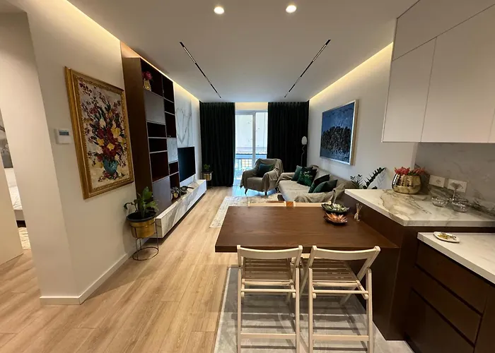 Adam's House アパート